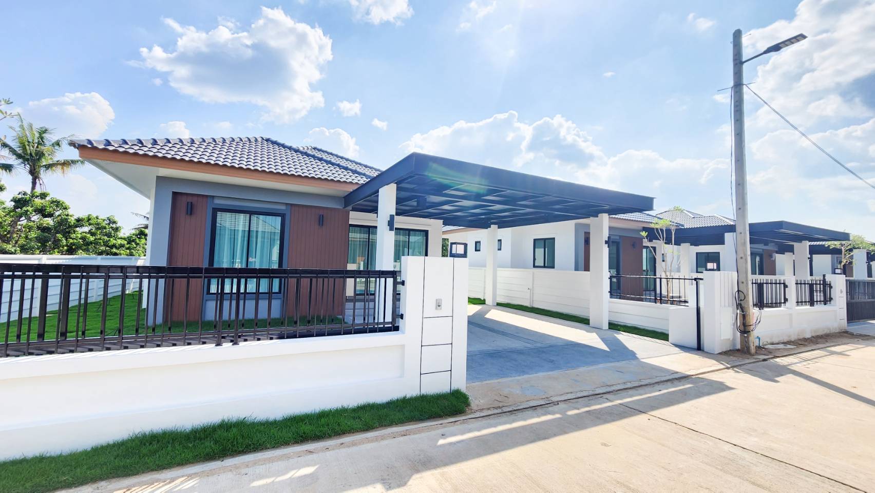 Charisma Ville ( Saraphi wang tan )