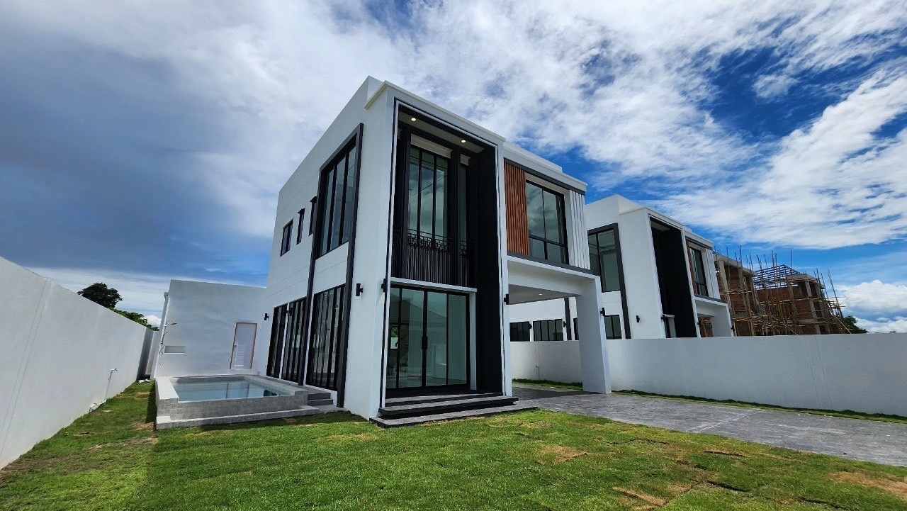 Charisma Ville Pool Villa